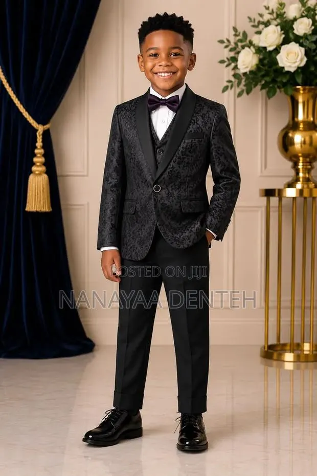 Children's Tuxdo Suit · Photo 1