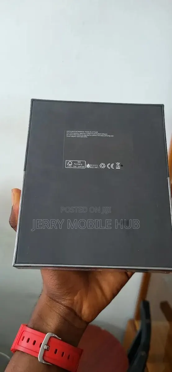 New Samsung Galaxy Z Fold3 5G 256 GB Black · Photo 1