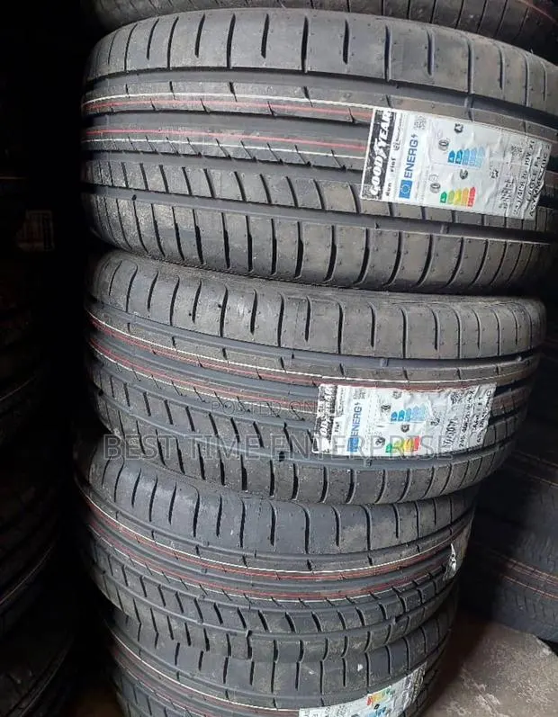 235/40 R19 Good Year Tyres · Photo 1