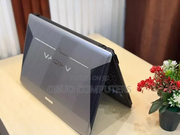 Laptop Medion Akoya P6677 4GB Intel Core i3 HDD 500GB · Photo 1