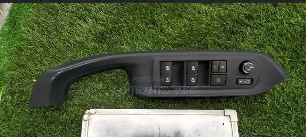 Toyota Voxy 2018 Power Window Switch · Photo 1
