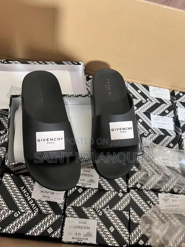 Black Givenchy Rubber Slides With a Contrasting White · Photo 1