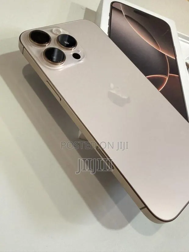 Apple iPhone 16 Pro Max 256 GB Gold · Photo 1