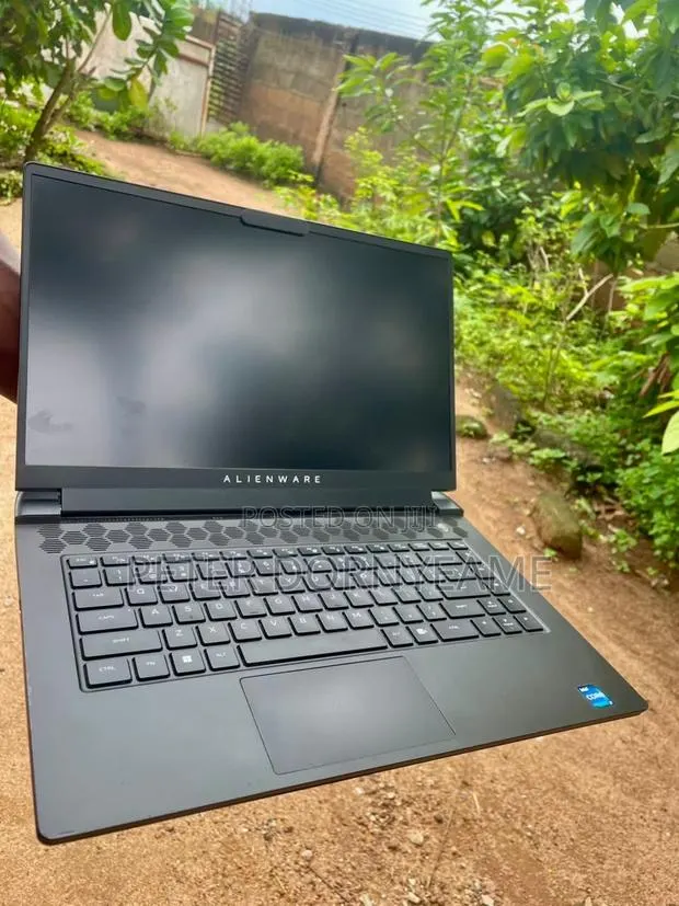 Laptop Alienware M15 R7 16GB Intel Core i7 SSD 512GB · Photo 1