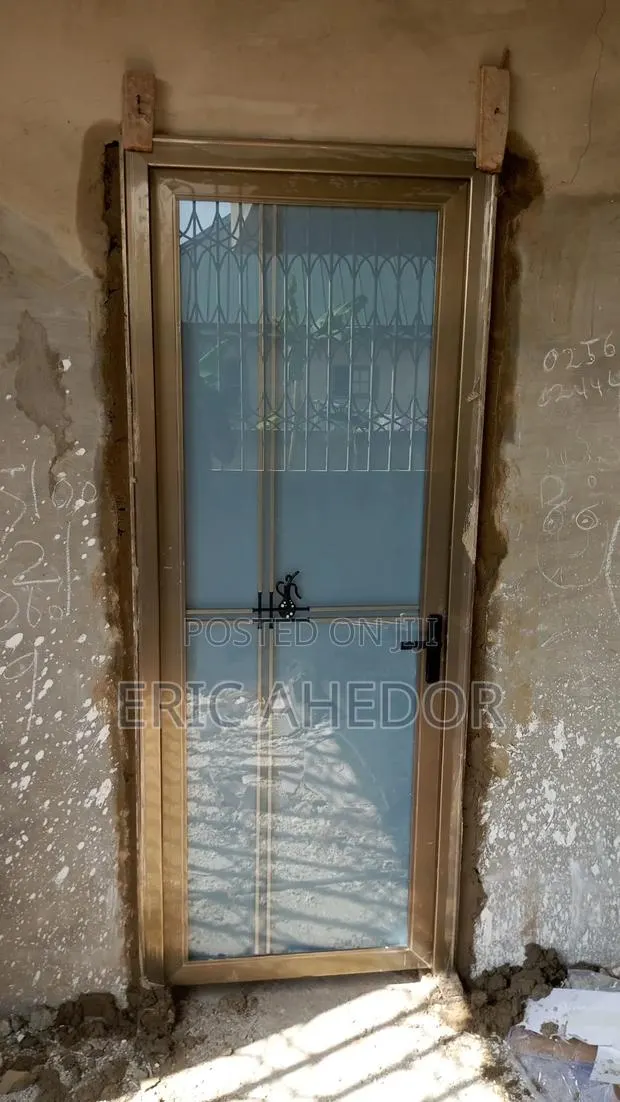 Champagne Design Glass Door and Accessories · Photo 1