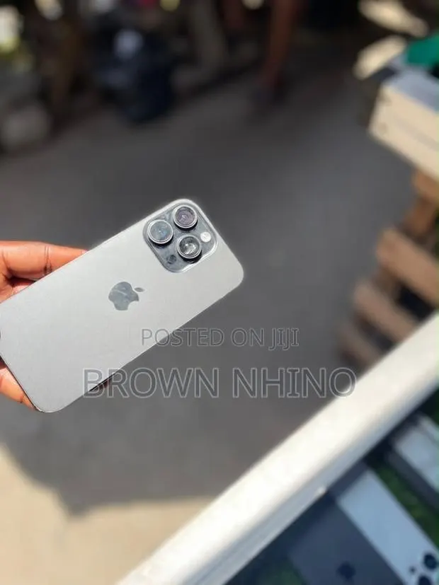 Apple iPhone 16 Pro 256 GB Black · Photo 1