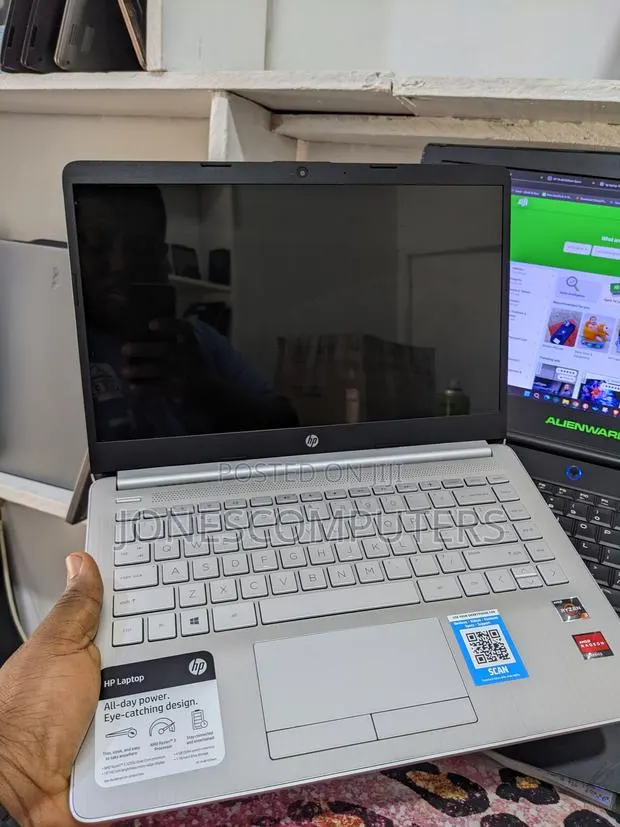 New Laptop HP Pavilion 13 8GB AMD Ryzen 3 SSD 256GB · Photo 1
