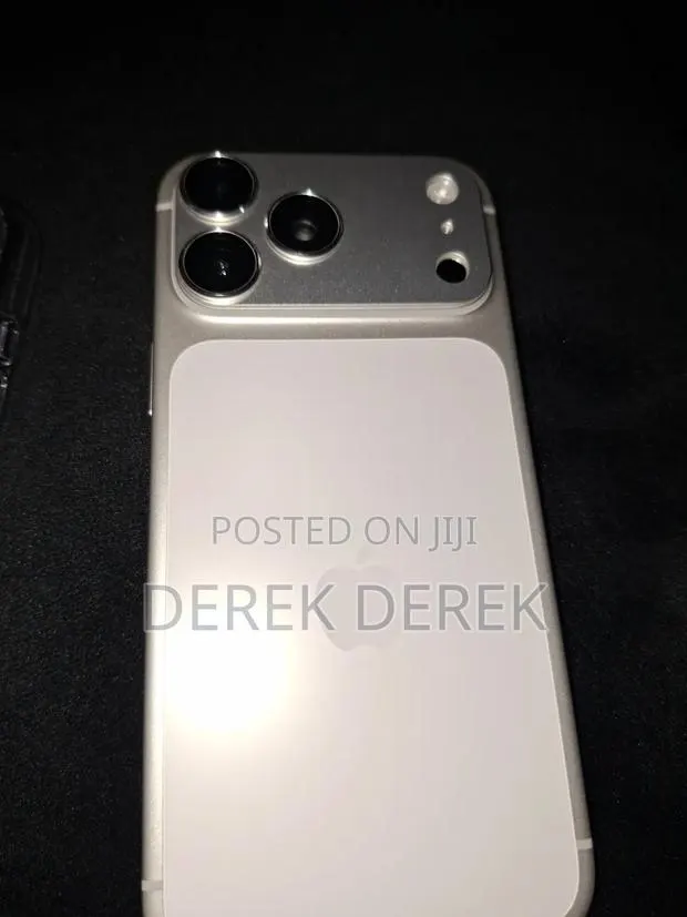 Apple iPhone 17 Pro Max 256 GB Silver · Photo 1