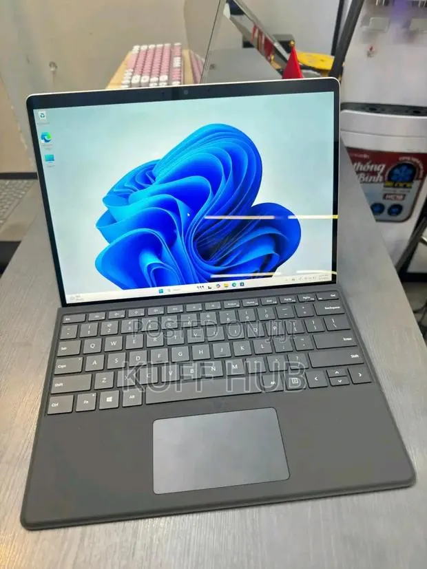 New Laptop Microsoft Surface Pro 8 16GB Intel Core i7 SSD 512GB · Photo 1