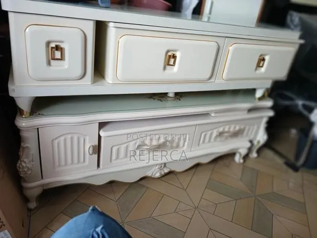 Wooden Tv Stand · Photo 1