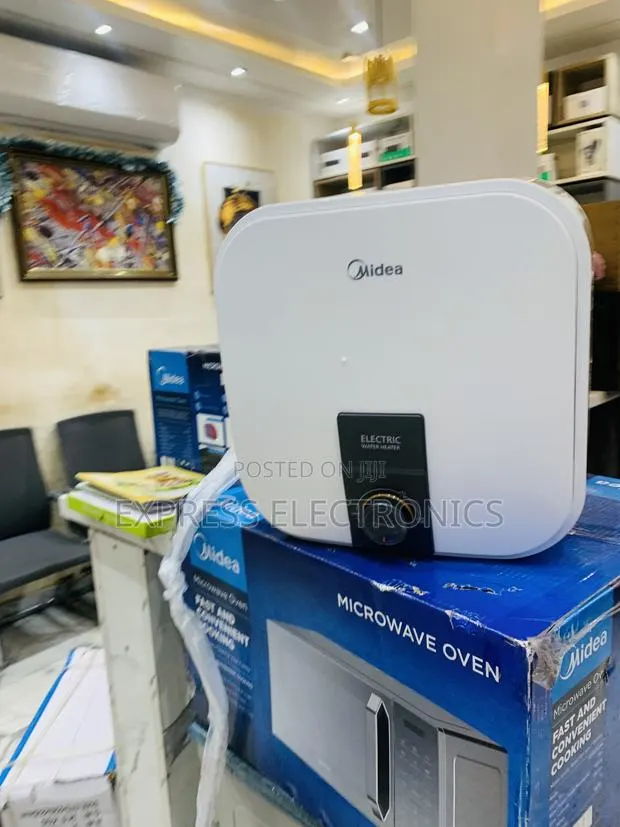 Authentic Sleek Midea 30 LTRS Water Heater (D30-20vd) · Photo 1