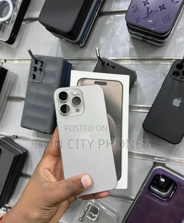 Apple iPhone 15 Pro Max 256 GB Silver · Photo 1