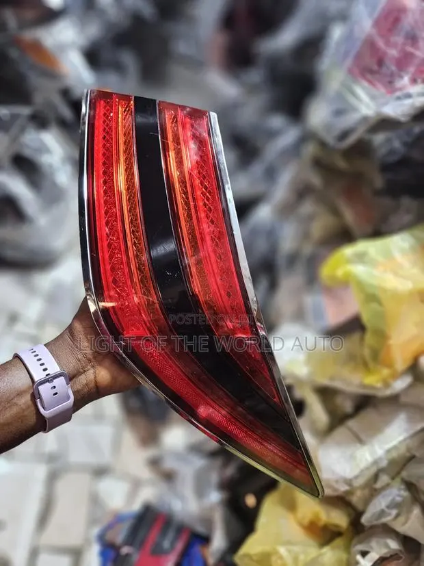 Genesis Gv90 2021 Taillight Right Side · Photo 1