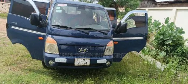 Hyundai Universe 2012 Blue · Photo 1