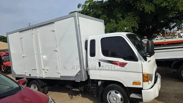 Hyundia Mighty Container Truck · Photo 1