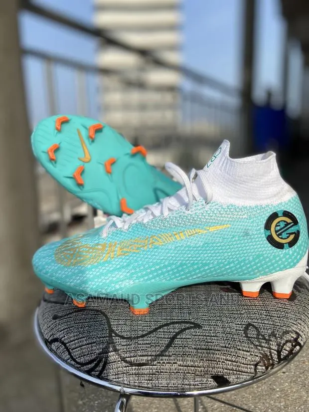 Football Boot for Boys and Girls at Cool Price · Photo 1