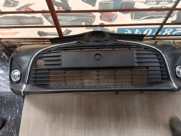 Toyota Yaris 2015/ Complete Front Bumper · Photo 1
