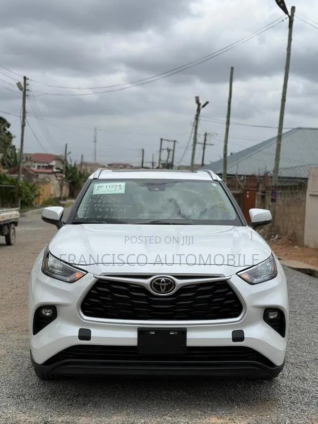 Toyota Highlander XLE AWD 2024 White · Photo 1