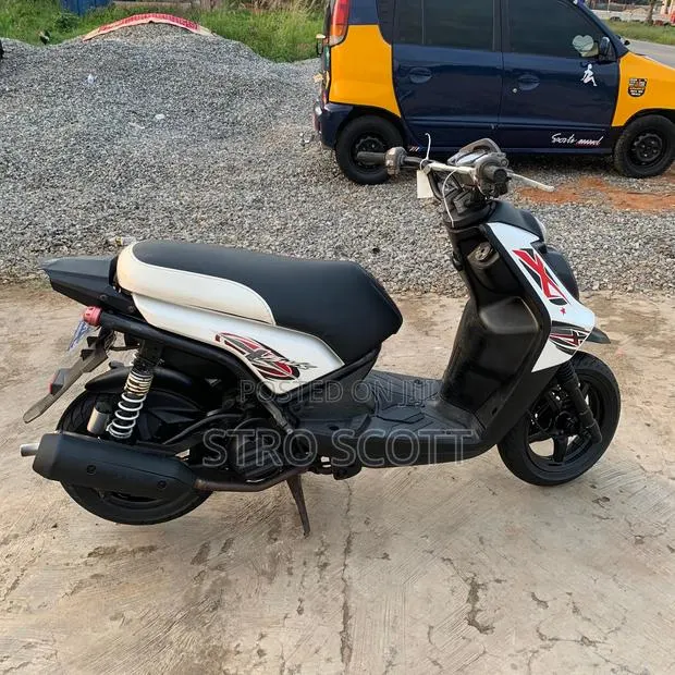Yamaha 2023 White · Photo 1