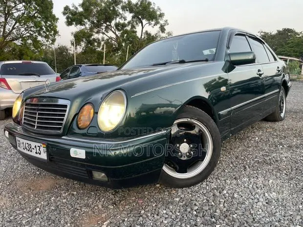 Mercedes-Benz E240 1999 Green · Photo 1