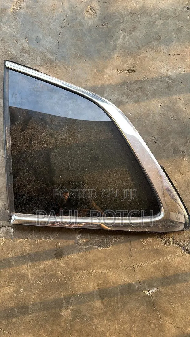 2023 Honda CR-V Quarter Glass · Photo 1