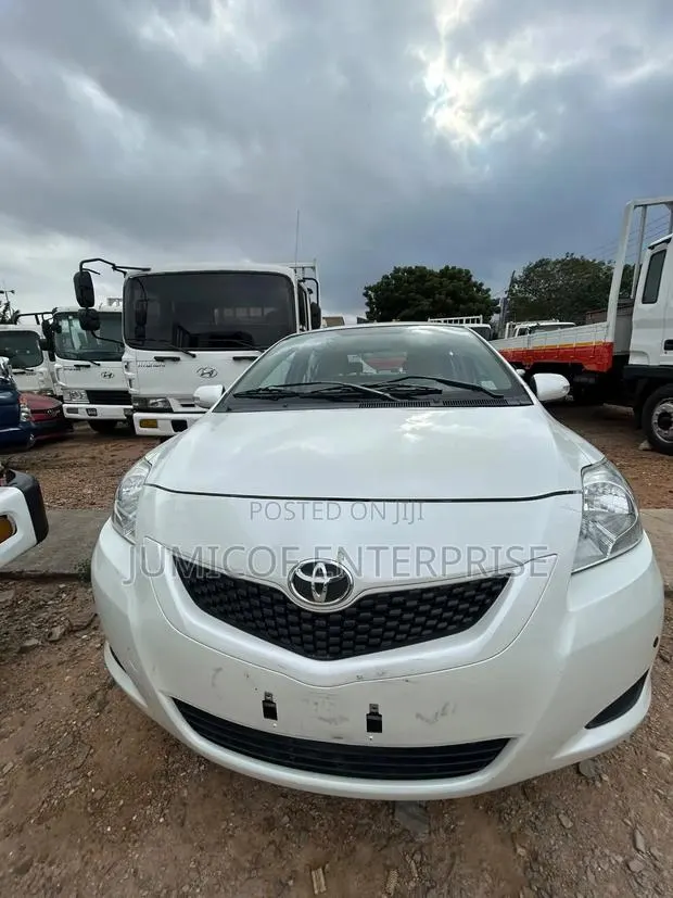 Toyota Belta 2010 White · Photo 1