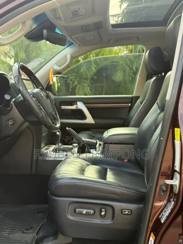 Toyota Land Cruiser 5.7 V8 GXR 2016 Burgundy · Photo 1