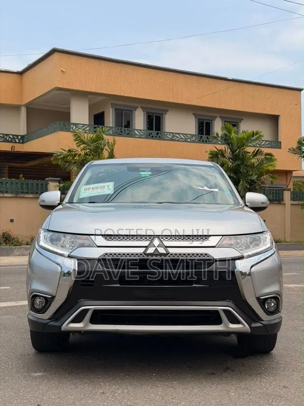 Mitsubishi Outlander SE FWD 2020 Silver · Photo 1