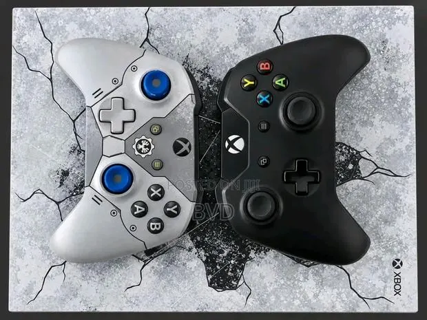 Xbox One X With 2games · Photo 1