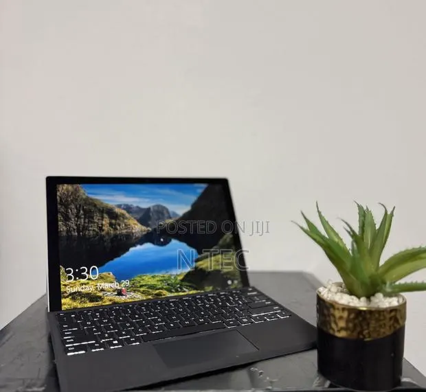 Laptop Microsoft Surface Pro 5 8GB Intel Core i5 SSD 256GB · Photo 1