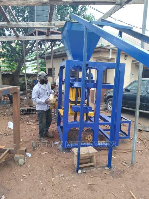 A Complete Automatic Block Machine · Photo 1