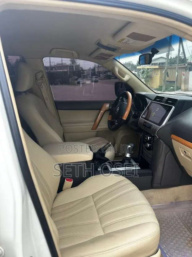 Land Cruiser Prado · Photo 2