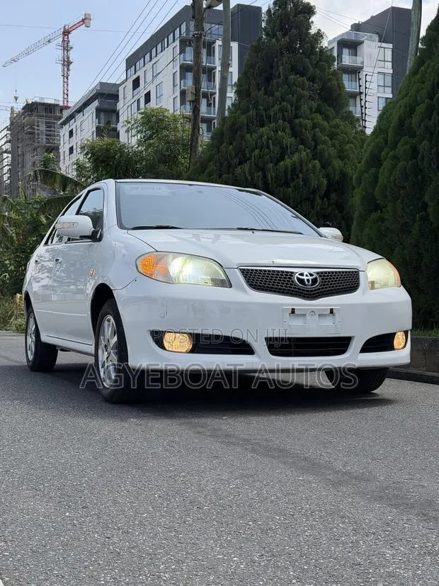 Toyota Vios 2010 White · Photo 1