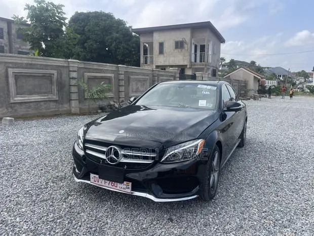 Mercedes-Benz C300 Luxury 4dr AWD 4Matic Sedan (2.0L 4cyl 7A) 2015 · Photo 1