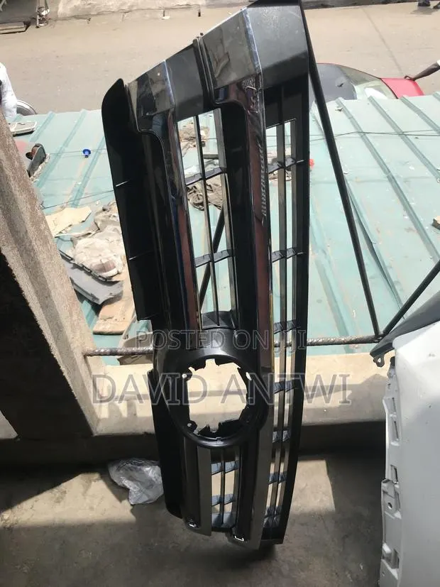Honda Accord 2020 Headlight LED and Toyota Hilux 2012 Front Grille · Photo 1