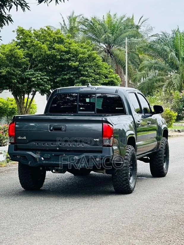 Toyota Tacoma SR5 Double Cab 5' Bed I4 AT 2023 Black · Photo 1