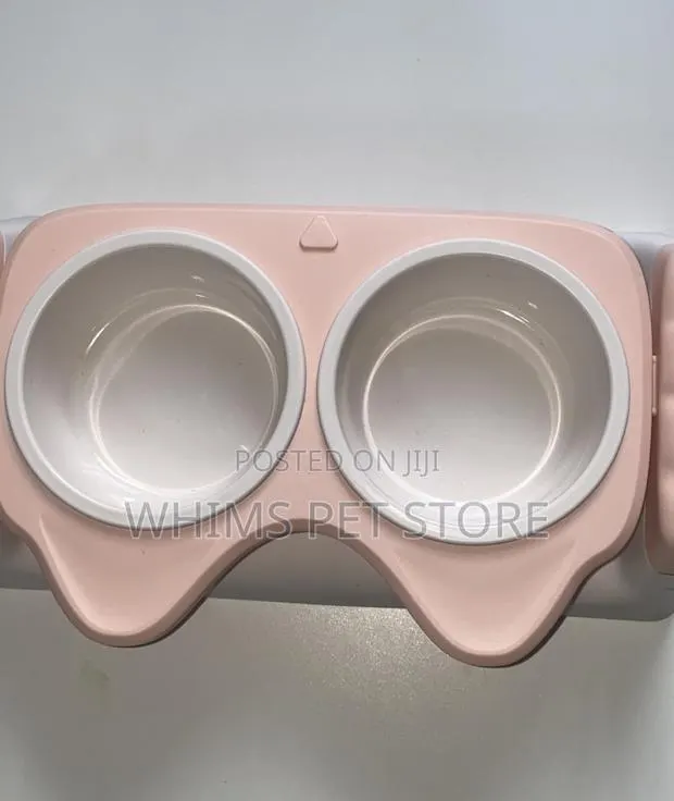 2 in 1 Plastic Pet Bowl · Photo 1