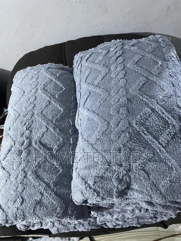 Blanket With 2 Pillowcases at Affordable Price · Photo 1