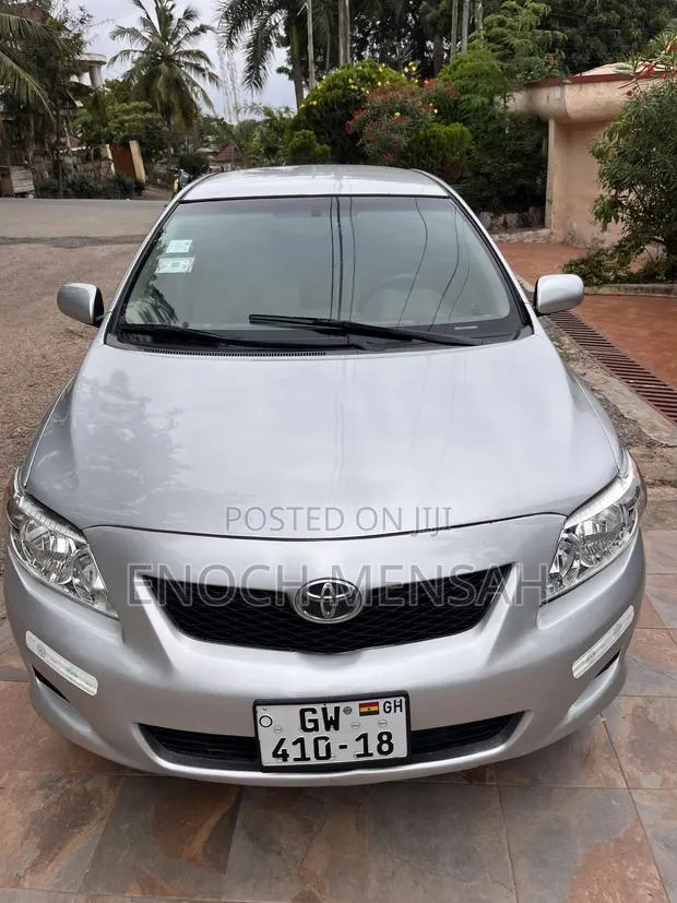 Toyota Corolla 2010 Silver · Photo 1