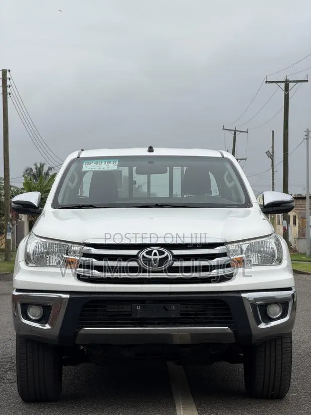 Toyota Hilux 2019 White · Photo 1
