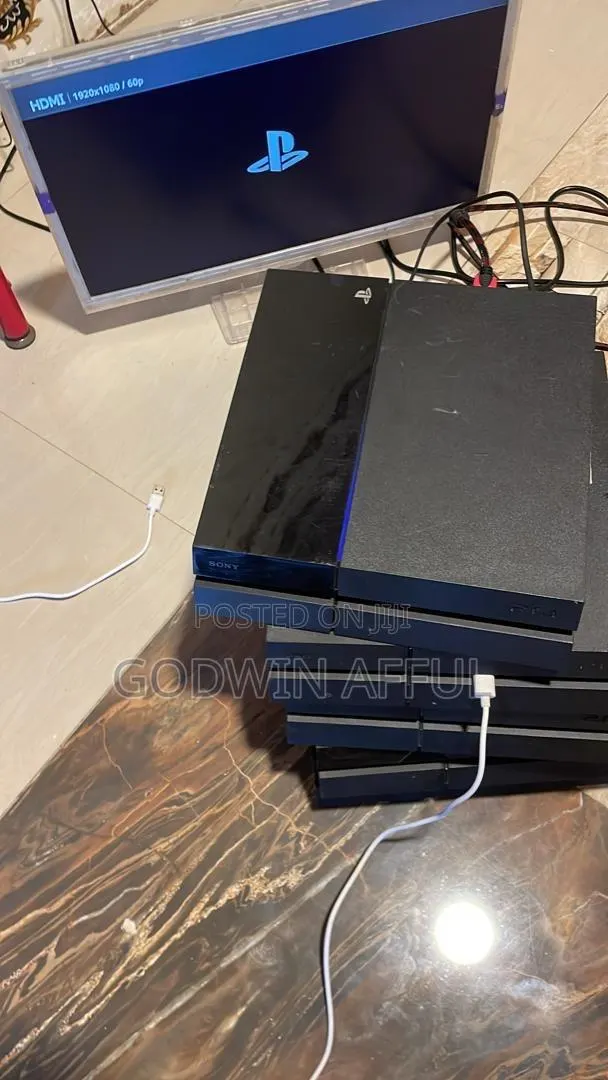 PlayStation 4 1TB 20 Games on It · Photo 1