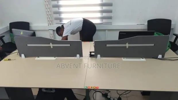 4 Space Workstation for Your Modern Offy · Photo 1