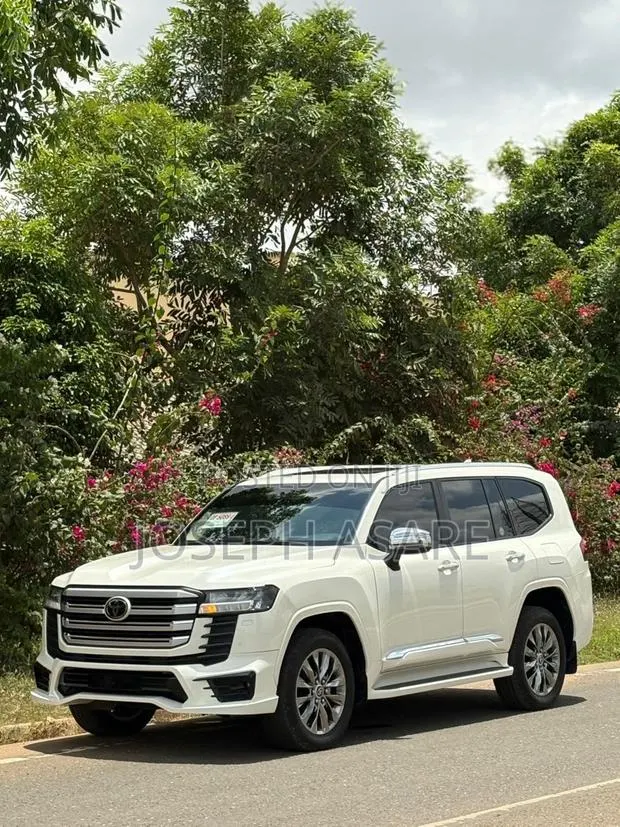 Toyota Land Cruiser 2024 White · Photo 1