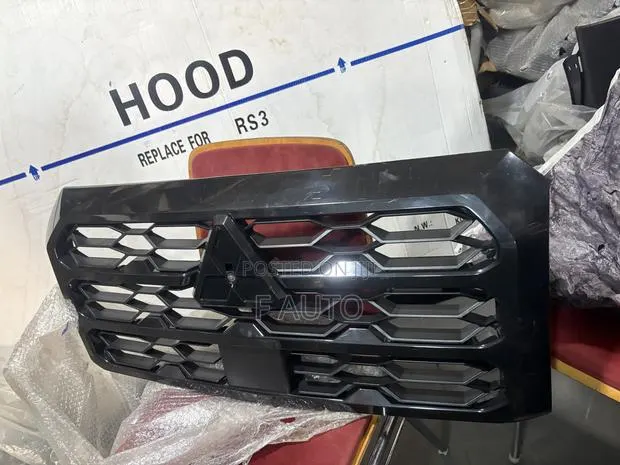 Mitsubishi L200 2023,2024,2025,2026 Front Grill (Shells) · Photo 1