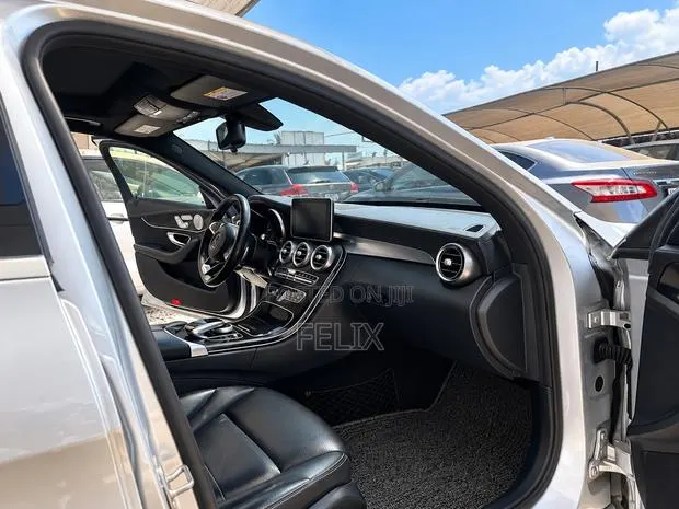 Mercedes-Benz C300 2017 Silver · Photo 1