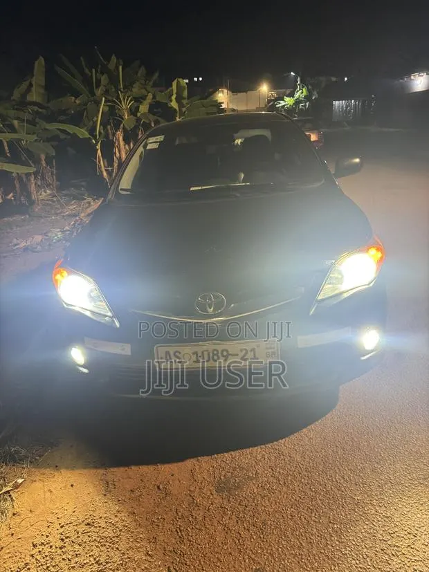 Toyota Corolla LE Special Edition 4dr Sedan (1.8L 4cyl 4A) 2013 Black · Photo 1