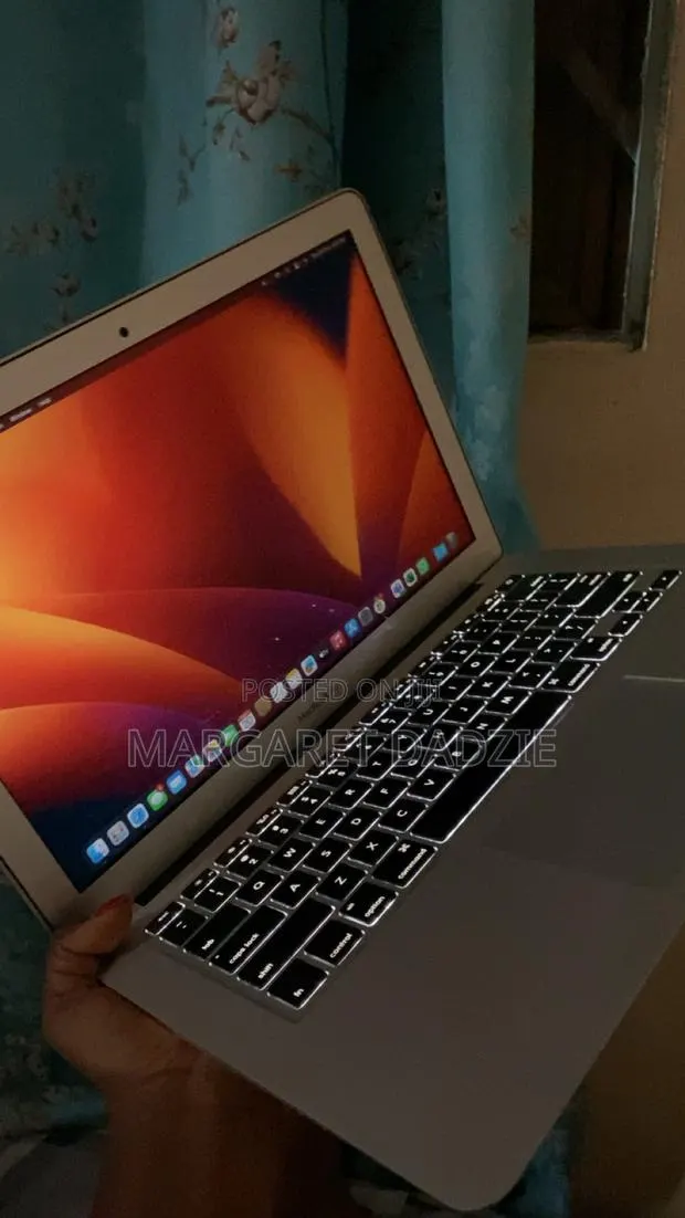 Laptop Apple MacBook Air 8GB Intel Core i5 SSD 128GB · Photo 1