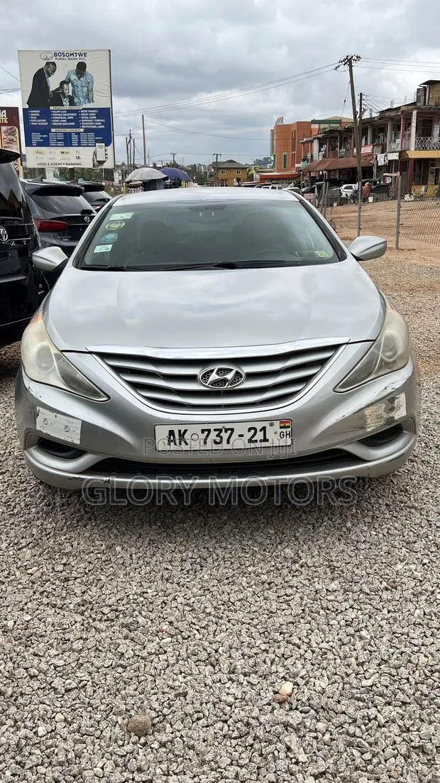 Hyundai Sonata 2011 Silver · Photo 1