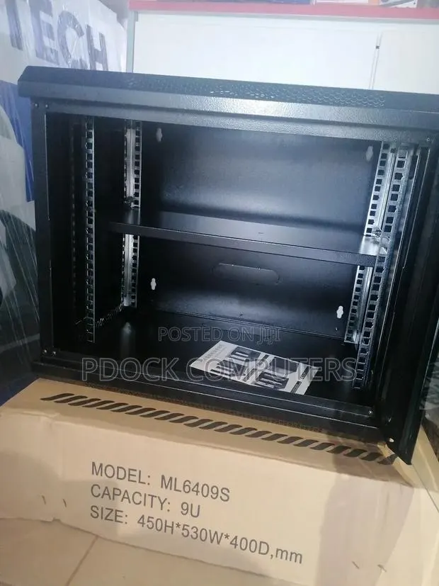9u Rack Wall Mountable Cabinet With 1 Fan · Photo 1
