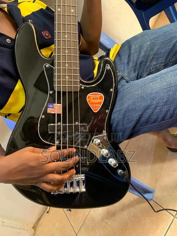 Fender Jazz Bass Passive Bass Guitar · Photo 1